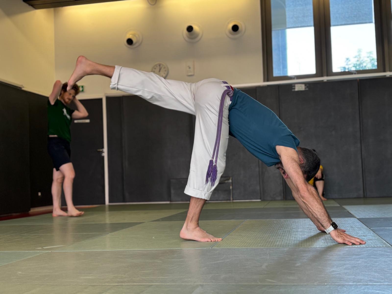Roda de capoeira pendant un cours adultes