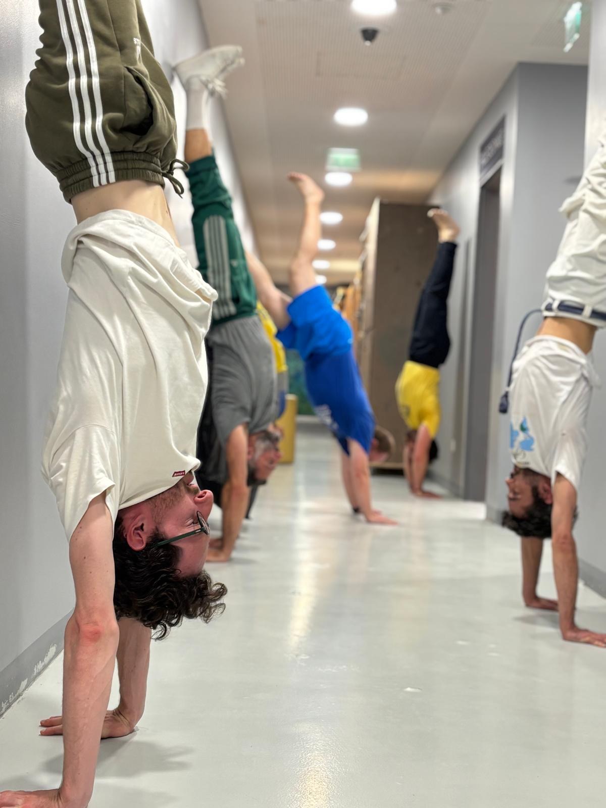Cours de capoeira, mouvement et jeu