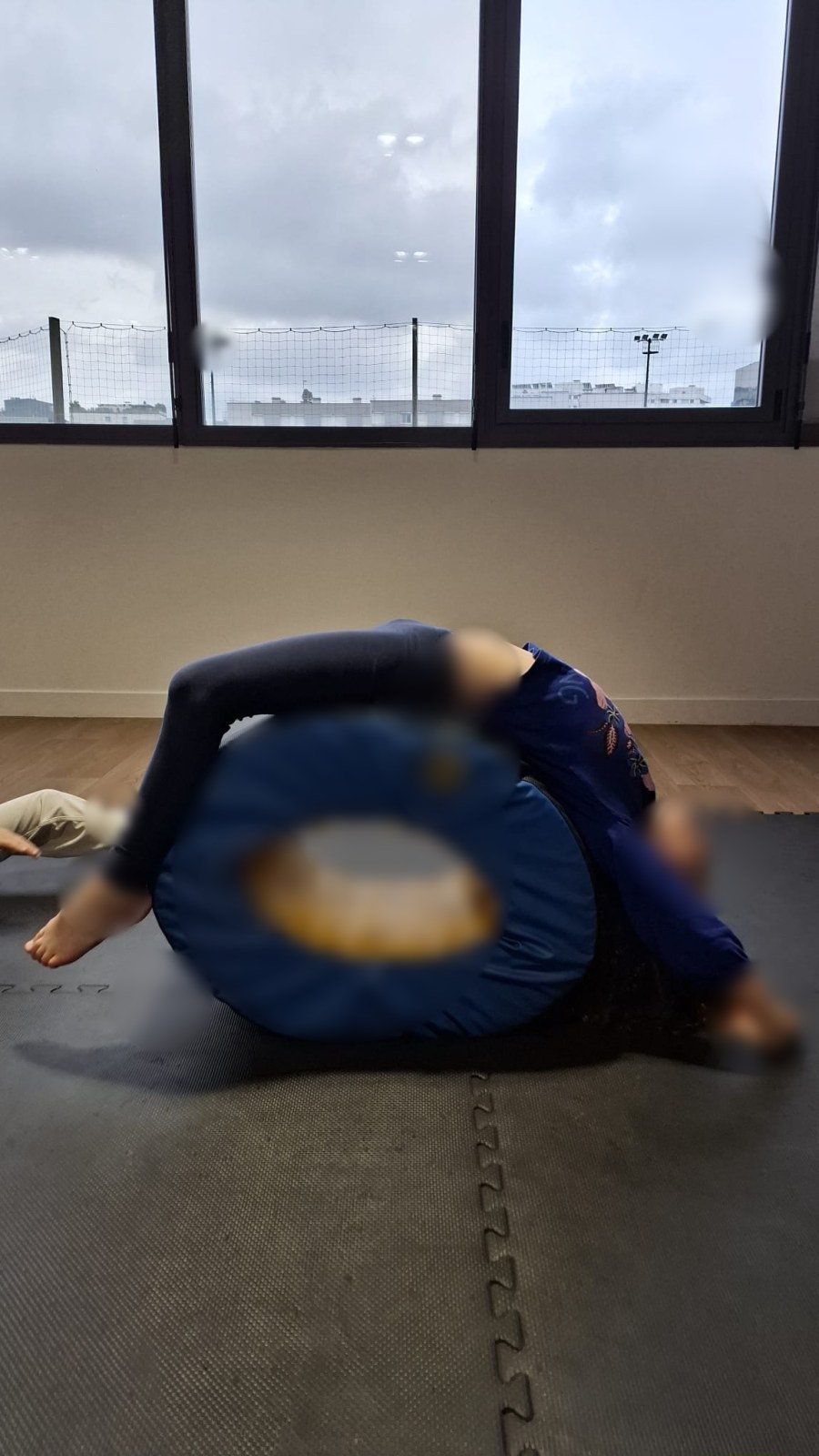 Cours enfants de capoeira (visages floutés)