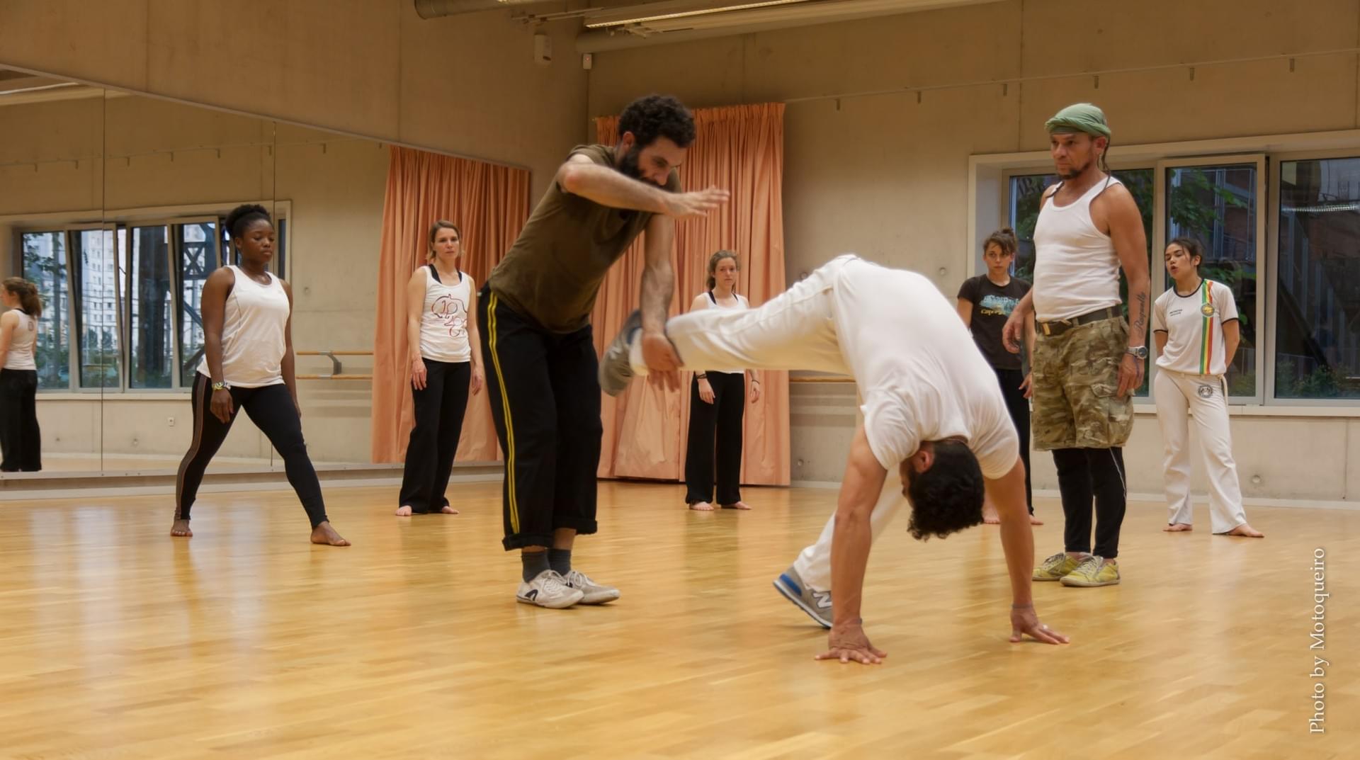 Cours de capoeira adultes : jeu dans la roda